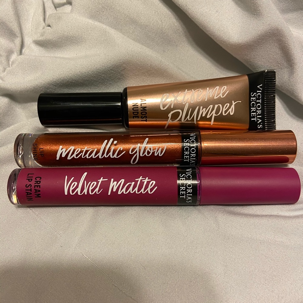 ON HOLD TILL 12/17 Lot of VS lipsticks and gloss